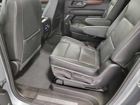 Used 2025 GMC Yukon XL Denali image 21