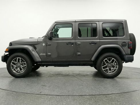 Used 2025 Jeep Wrangler Unlimited Sahara AWD/4WD image 5