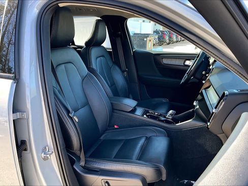 Certified 2024 Volvo XC40 B5 Plus w/ Protection Package Premier image 8