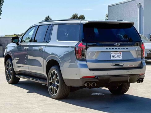 Used 2026 Chevrolet Suburban RST RWD image 2