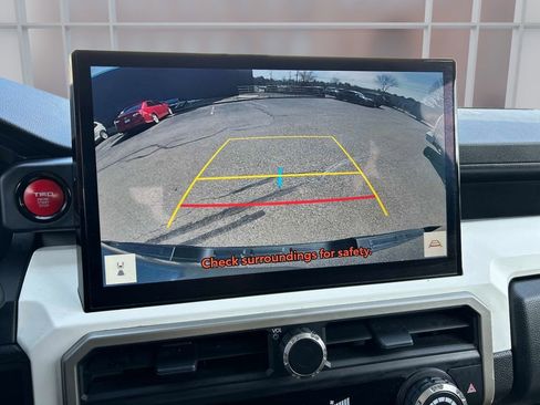 Used 2024 Toyota Tacoma TRD Off-Road image 29