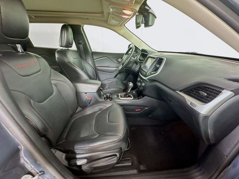 Used 2016 Jeep Cherokee Trailhawk w/ Comfort/Convenience Group image 34