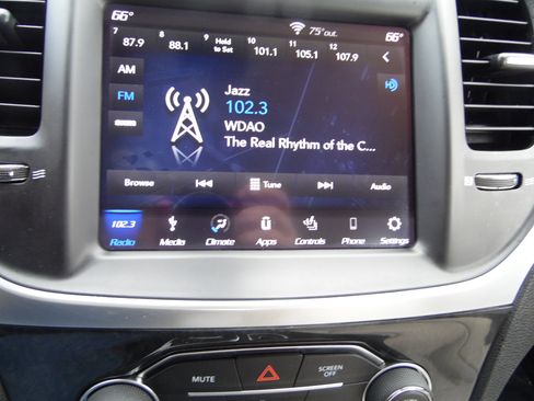 Used 2019 Chrysler 300 Limited image 31