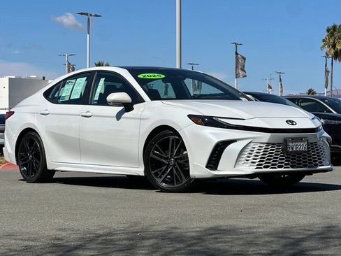 Used 2025 Toyota Camry XSE FWD image 2