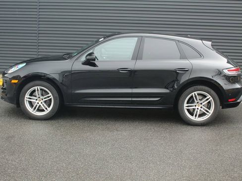 Certified 2025 Porsche Macan image 2