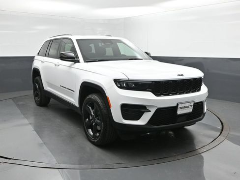 New 2025 Jeep Grand Cherokee Altitude image 22