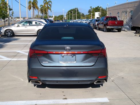 Used 2019 Toyota Avalon Limited image 5