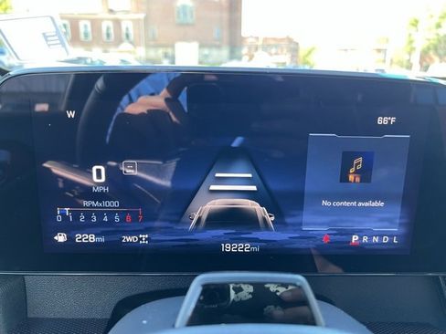 Used 2025 Chevrolet Traverse RS image 41