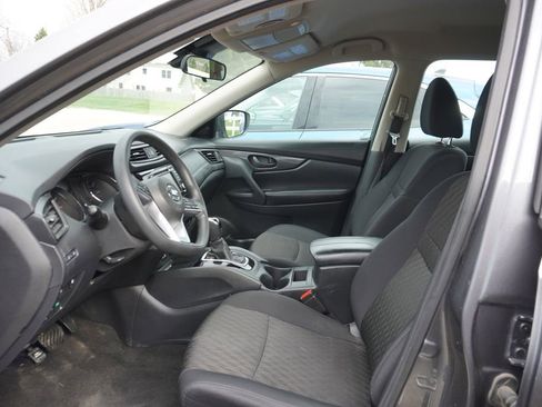 Used 2020 Nissan Rogue S image 2