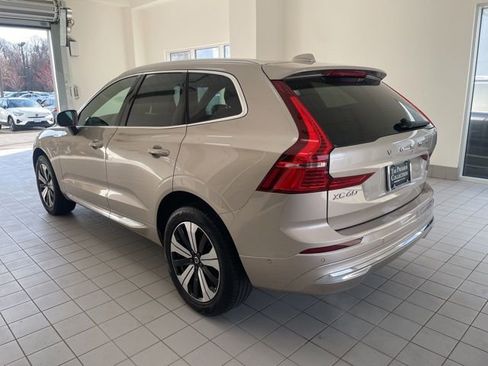 Used 2023 Volvo XC60 T8 Plus image 2