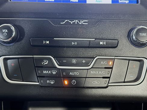 Used 2019 Ford Fusion SE image 23