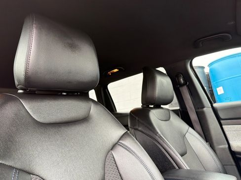 Used 2024 Jeep Compass Latitude AWD/4WD image 16