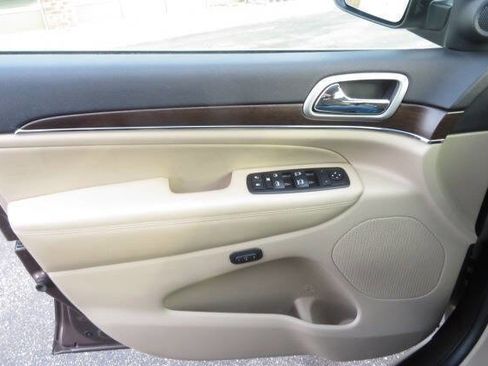 Used 2018 Jeep Grand Cherokee Limited w/ Trailer Tow Group IV image 17