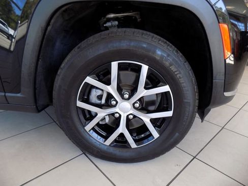 Certified 2023 Jeep Grand Cherokee L Limited image 8