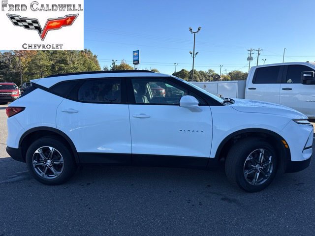 Used 2024 Chevrolet Blazer LT w/ Convenience Package FWD image 2