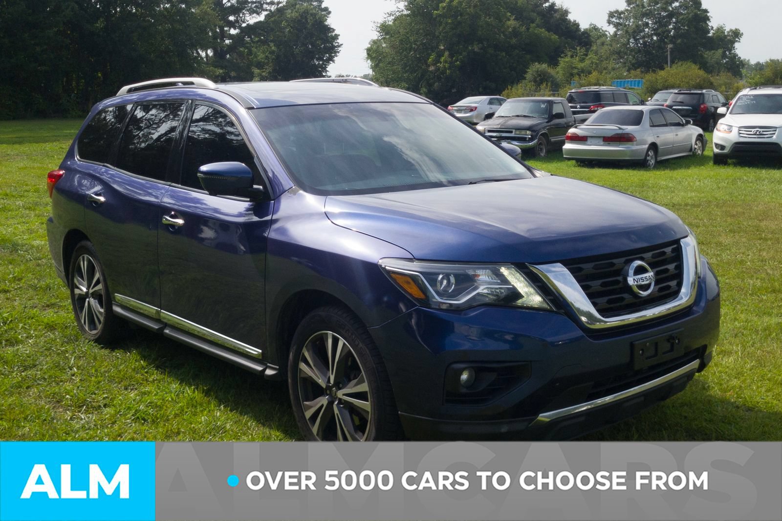 Used 2020 Nissan Pathfinder Platinum FWD image 2