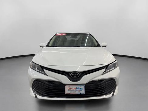 Used 2018 Toyota Camry LE FWD image 2