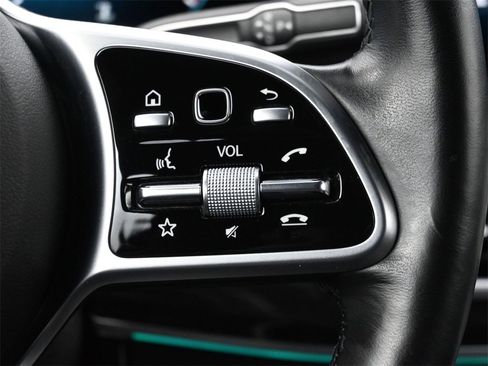 Used 2022 Mercedes-Benz GLE 350 4MATIC w/ Premium Package image 9