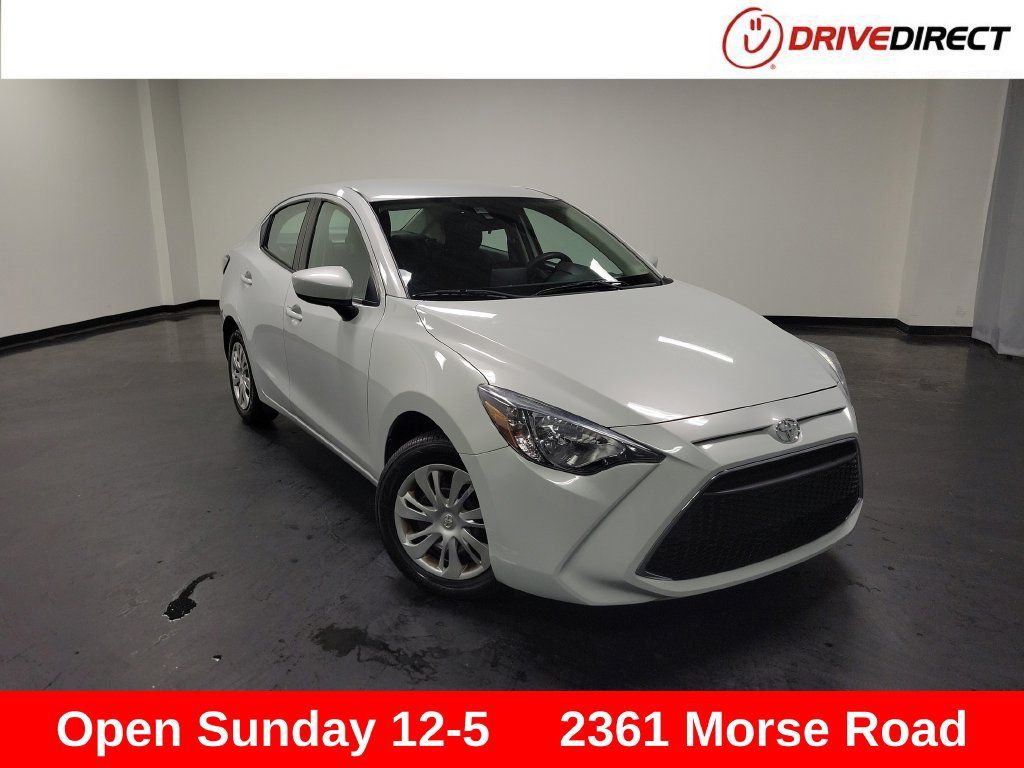 Used 2019 Toyota Yaris L FWD image 1