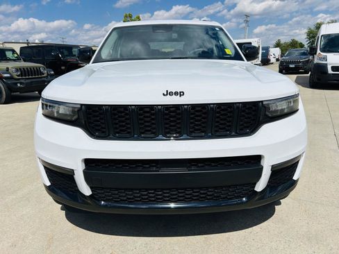 Used 2023 Jeep Grand Cherokee L Limited w/ Black Appearance Package AWD/4WD image 38