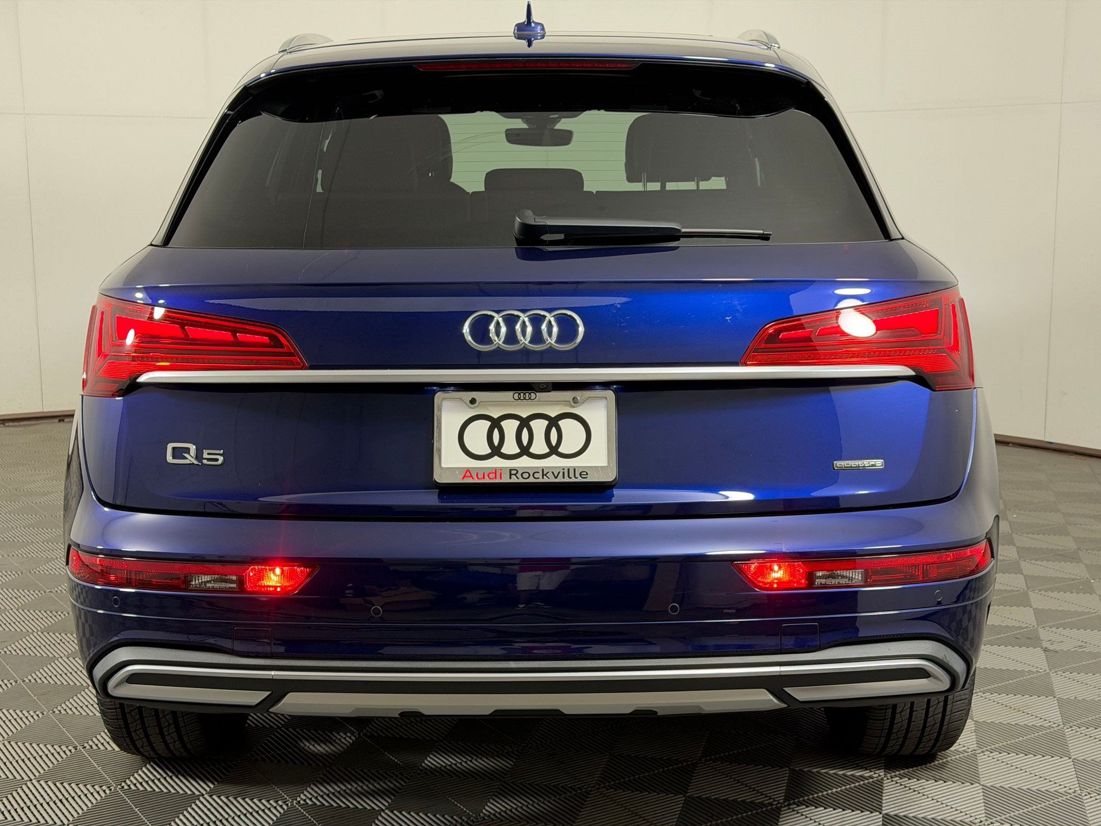 Used 2023 Audi Q5 2.0T Premium w/ Convenience Package AWD/4WD image 10