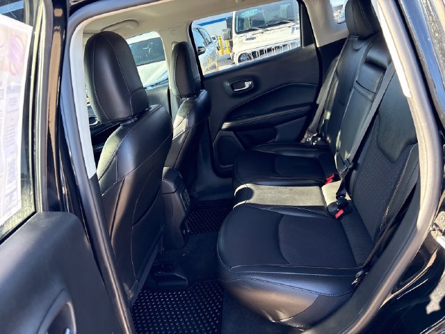 Used 2020 Jeep Compass Latitude w/ Cold Weather Group AWD/4WD image 18