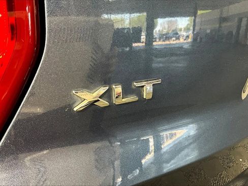 Used 2018 Ford Explorer XLT image 10