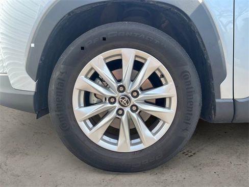 Used 2022 Toyota Corolla Cross LE image 15