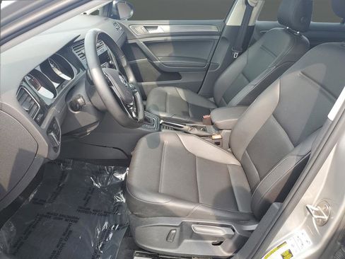 Used 2019 Volkswagen Golf SE w/ Driver Assistance Package FWD image 4