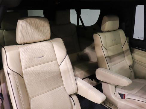 Used 2022 Cadillac Escalade ESV Premium Luxury image 23