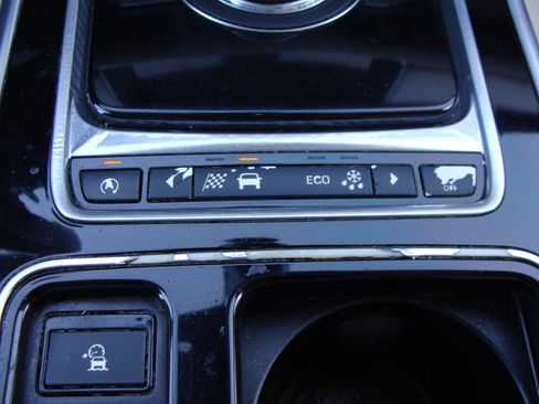 Used 2017 Jaguar XF Prestige image 28