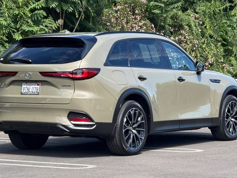Certified 2025 MAZDA CX-70 Plug-In Hybrid w/ Premium Pkg AWD/4WD image 4