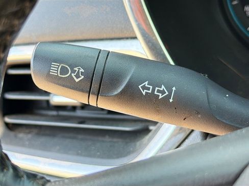 Used 2018 Chevrolet Equinox LT FWD image 16