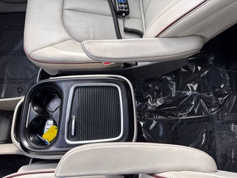 Used 2017 Chrysler Pacifica Limited image 47