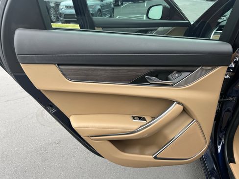 Used 2022 Jaguar XF SE image 28