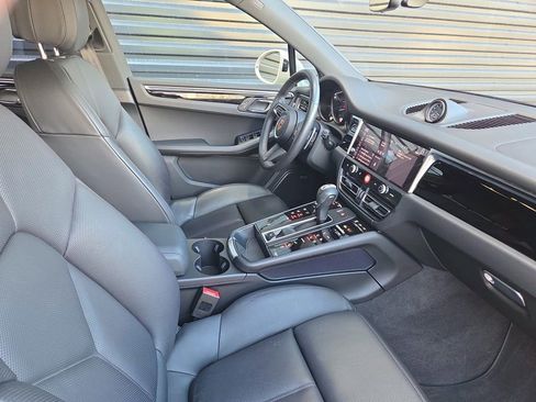 Certified 2022 Porsche Macan image 18