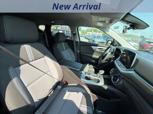 Used 2025 Chevrolet Blazer LT FWD image 4