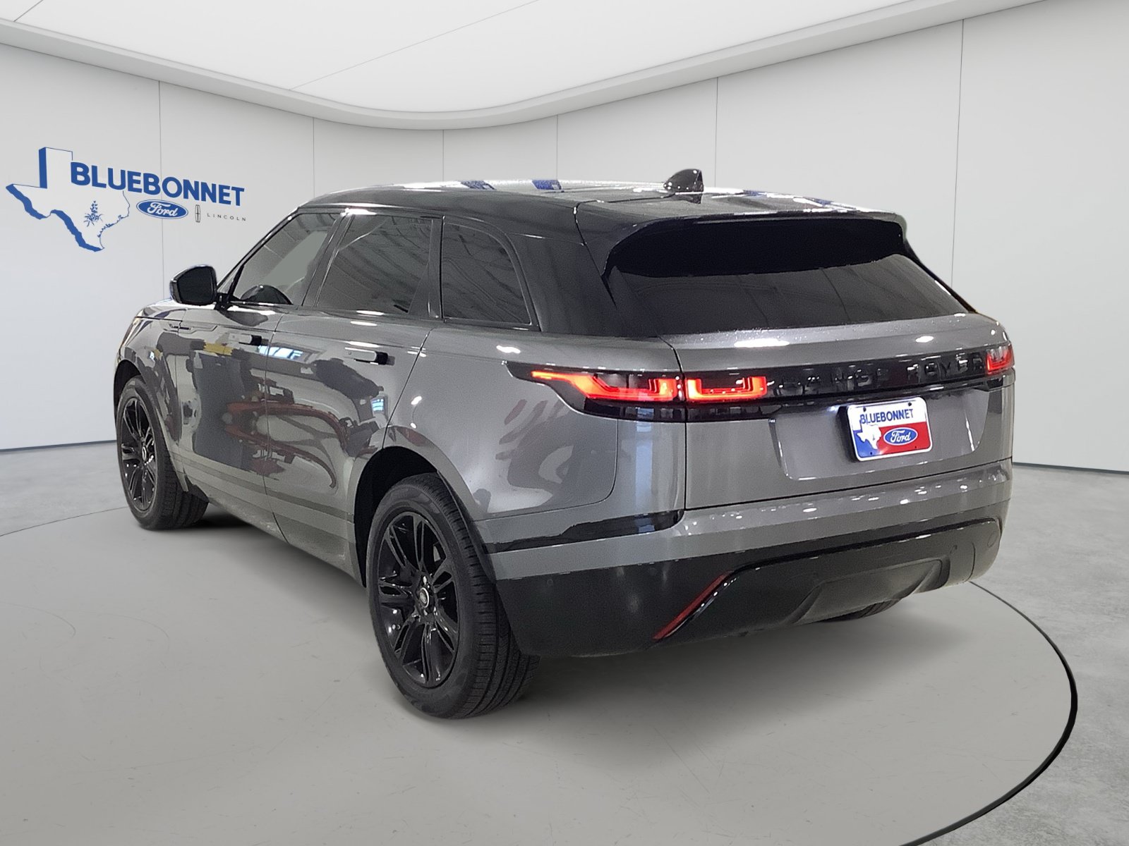 Used 2018 Land Rover Range Rover Velar S AWD/4WD image 7
