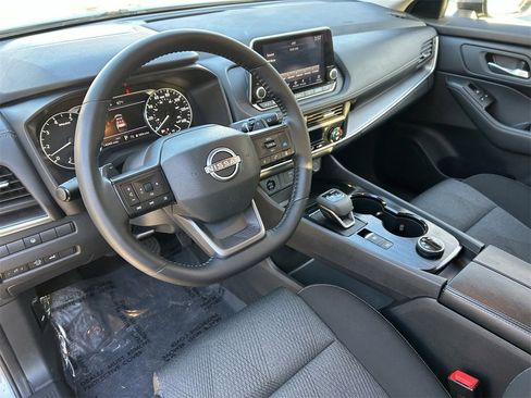 Certified 2025 Nissan Rogue SV image 33