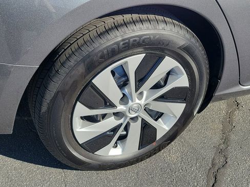 Used 2025 Nissan Altima 2.5 S FWD image 29