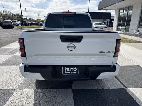 Used 2024 Nissan Frontier SL w/ Technology Package image 4