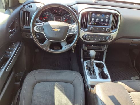 Used 2022 Chevrolet Colorado LT w/ LT Convenience Package AWD/4WD image 3
