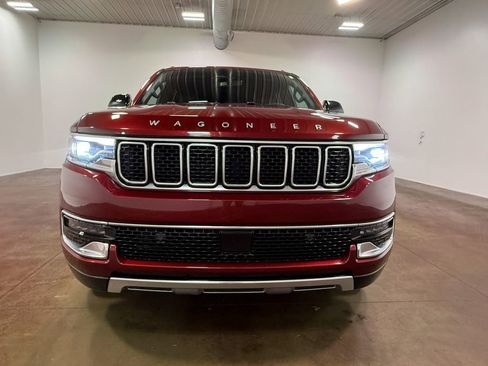 Used 2024 Jeep Wagoneer Series III AWD/4WD image 40