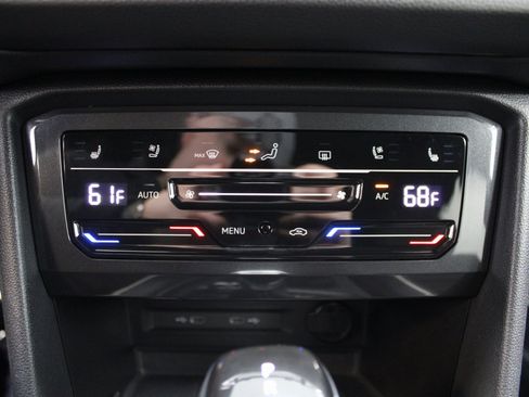Used 2024 Volkswagen Tiguan SEL R-Line image 43