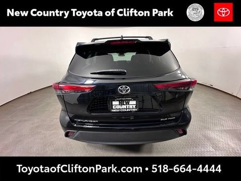 Used 2023 Toyota Highlander XLE AWD/4WD image 4