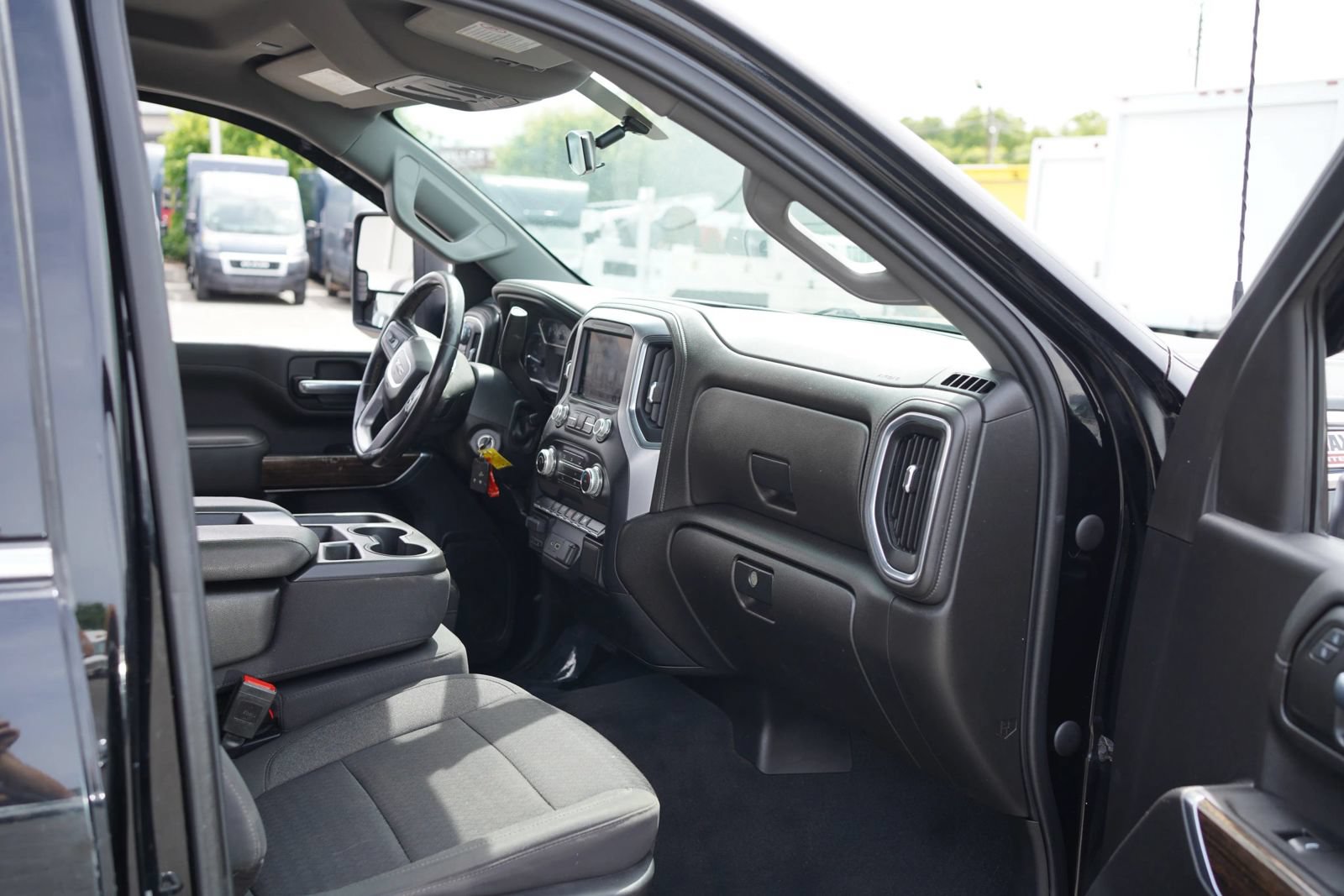 Used 2023 GMC Sierra 2500 SLE AWD/4WD image 2
