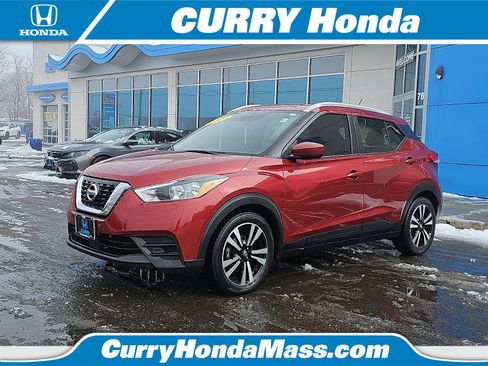 Used 2020 Nissan Kicks SV image 1