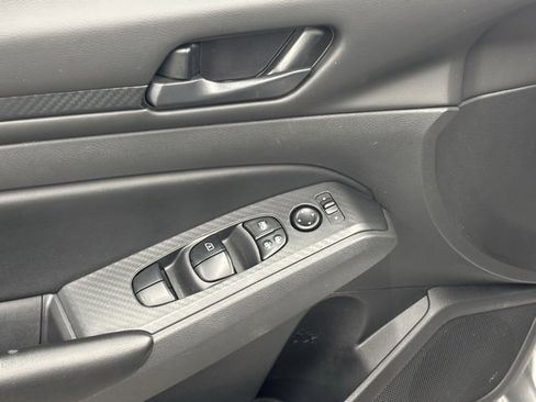 Used 2024 Nissan Altima 2.5 S image 8
