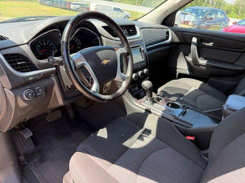 Used 2017 Chevrolet Traverse LT w/ Style and Technology Package FWD image 9