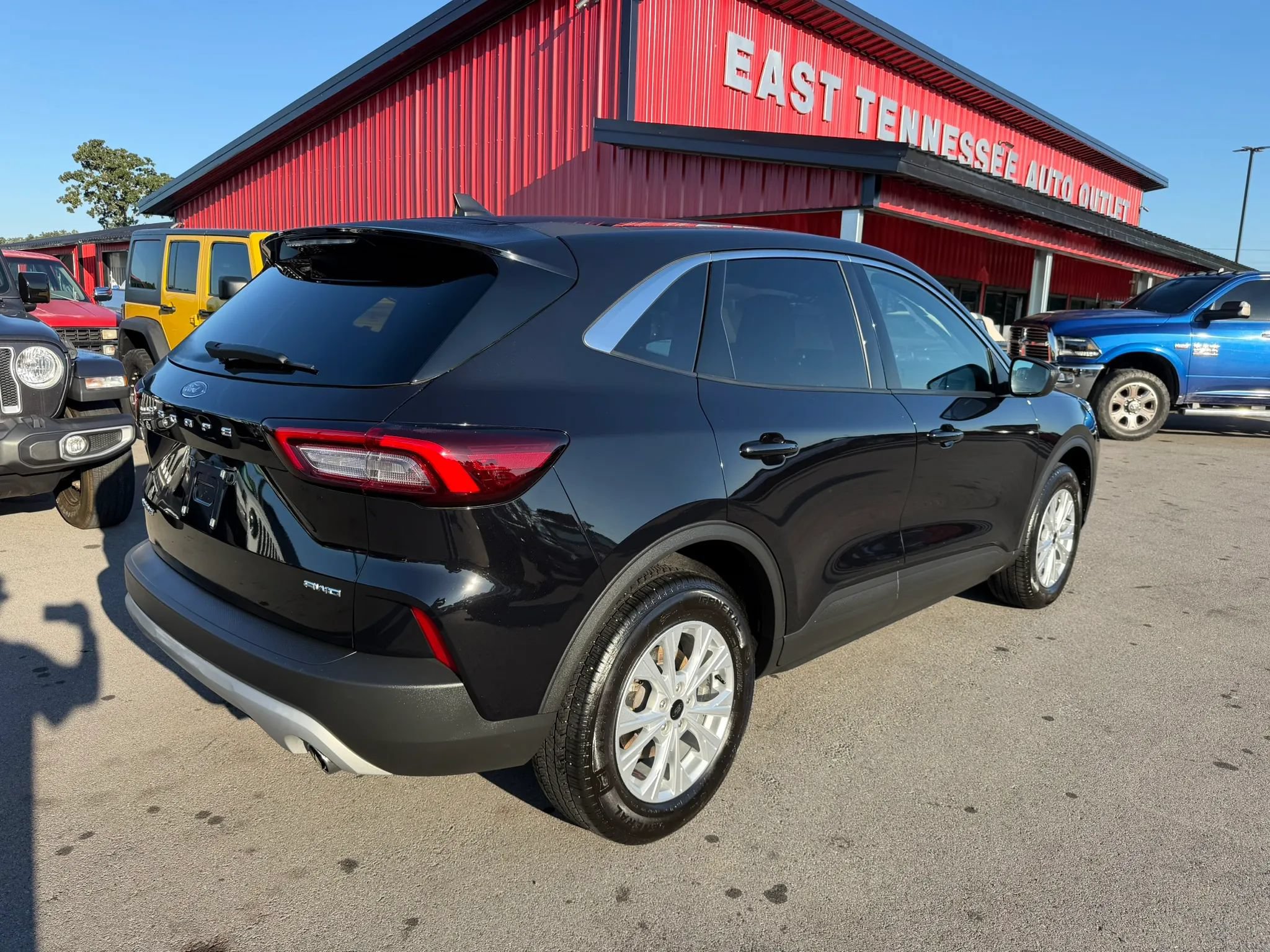 Used 2023 Ford Escape Active AWD/4WD image 3
